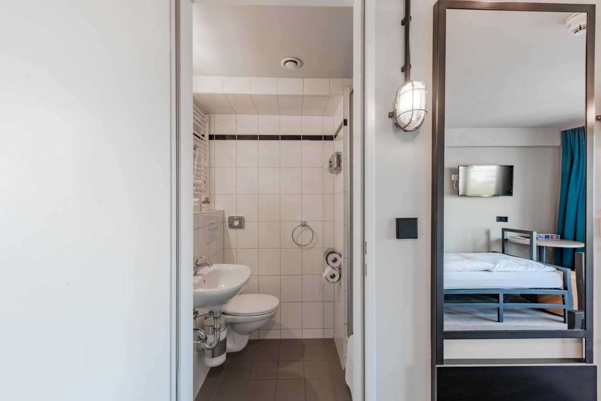 Single Room,1771562261:JPEG